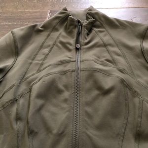 BRAND NEW lululemon army green jacket size 6